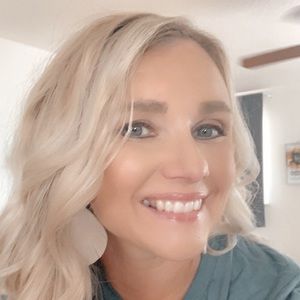 Meet your Posher, Carrie